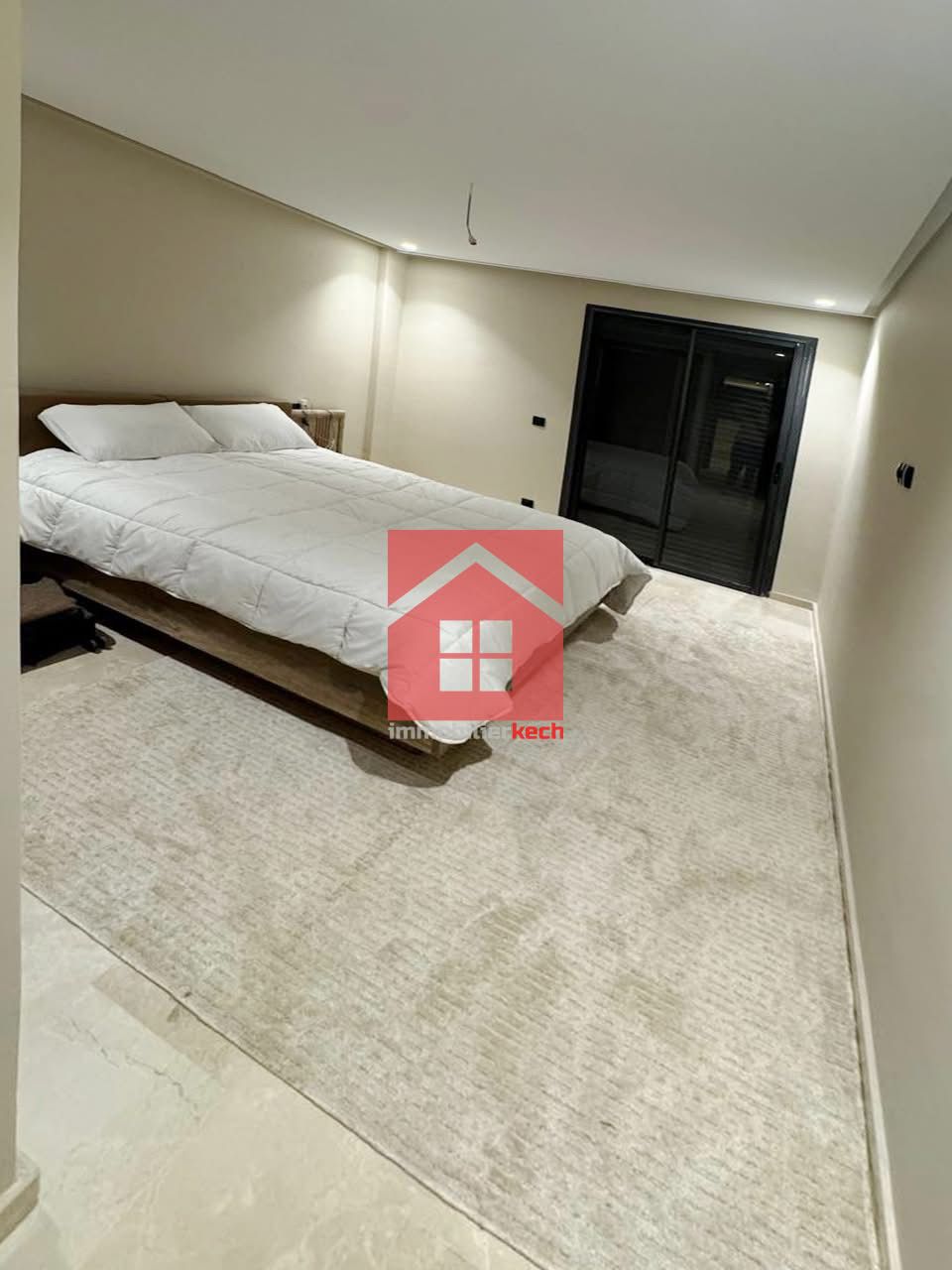 شقة راقية بالبالكون للكراء الشهري