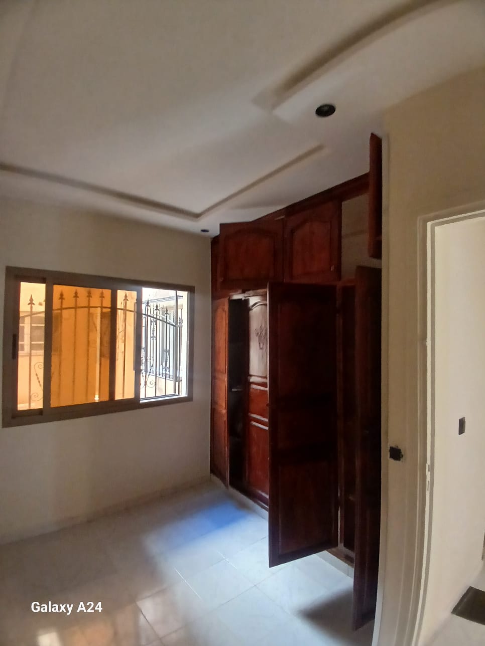 Apparemment pour location longue durée  3 chambres