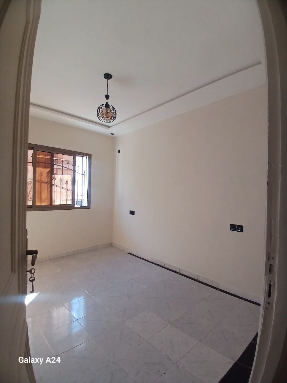 Apparemment pour location longue durée  3 chambres