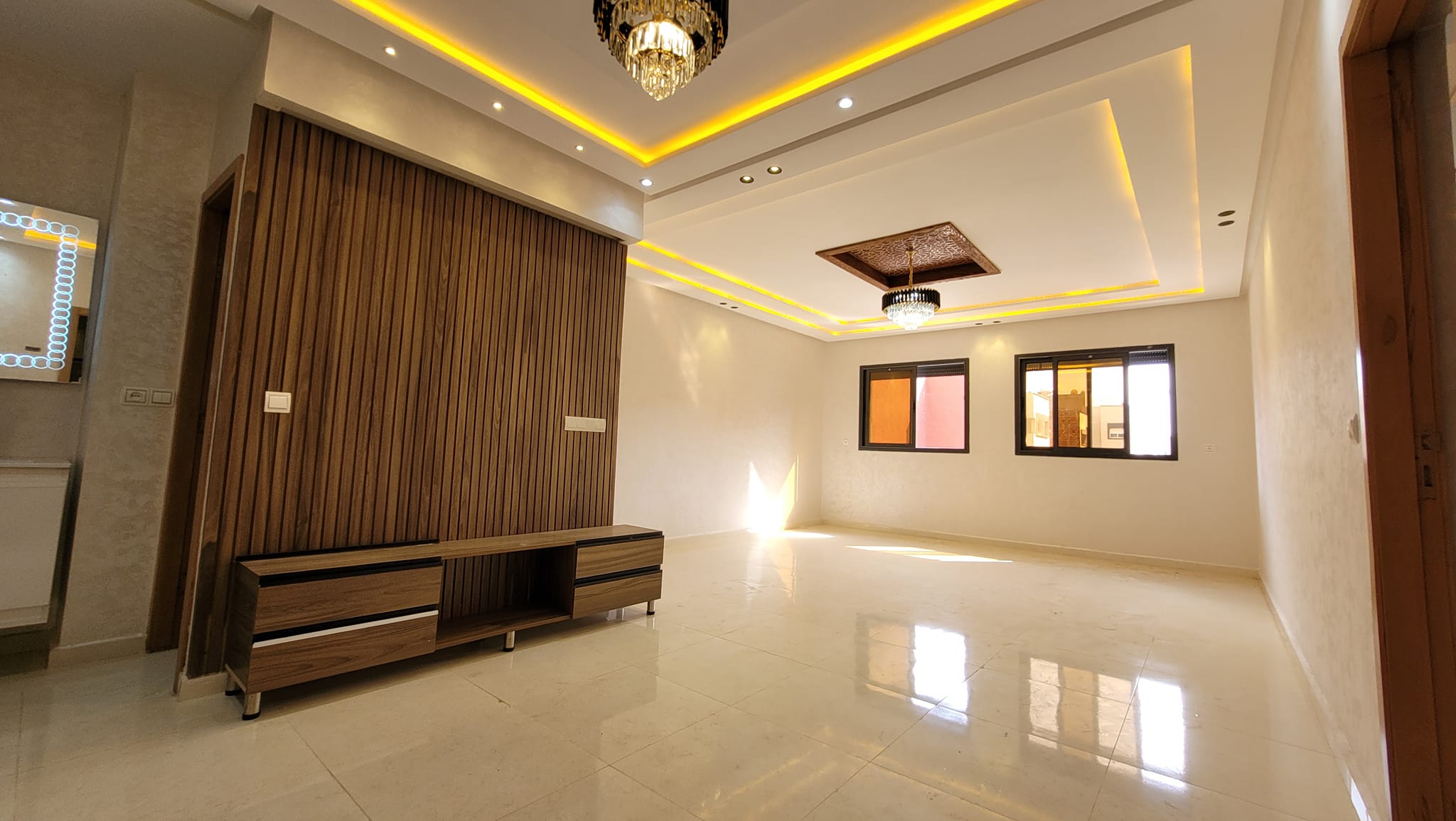 شقة للبيع غي انت و جوج سكان مشمشة نهار كامل مساحة 90 متر