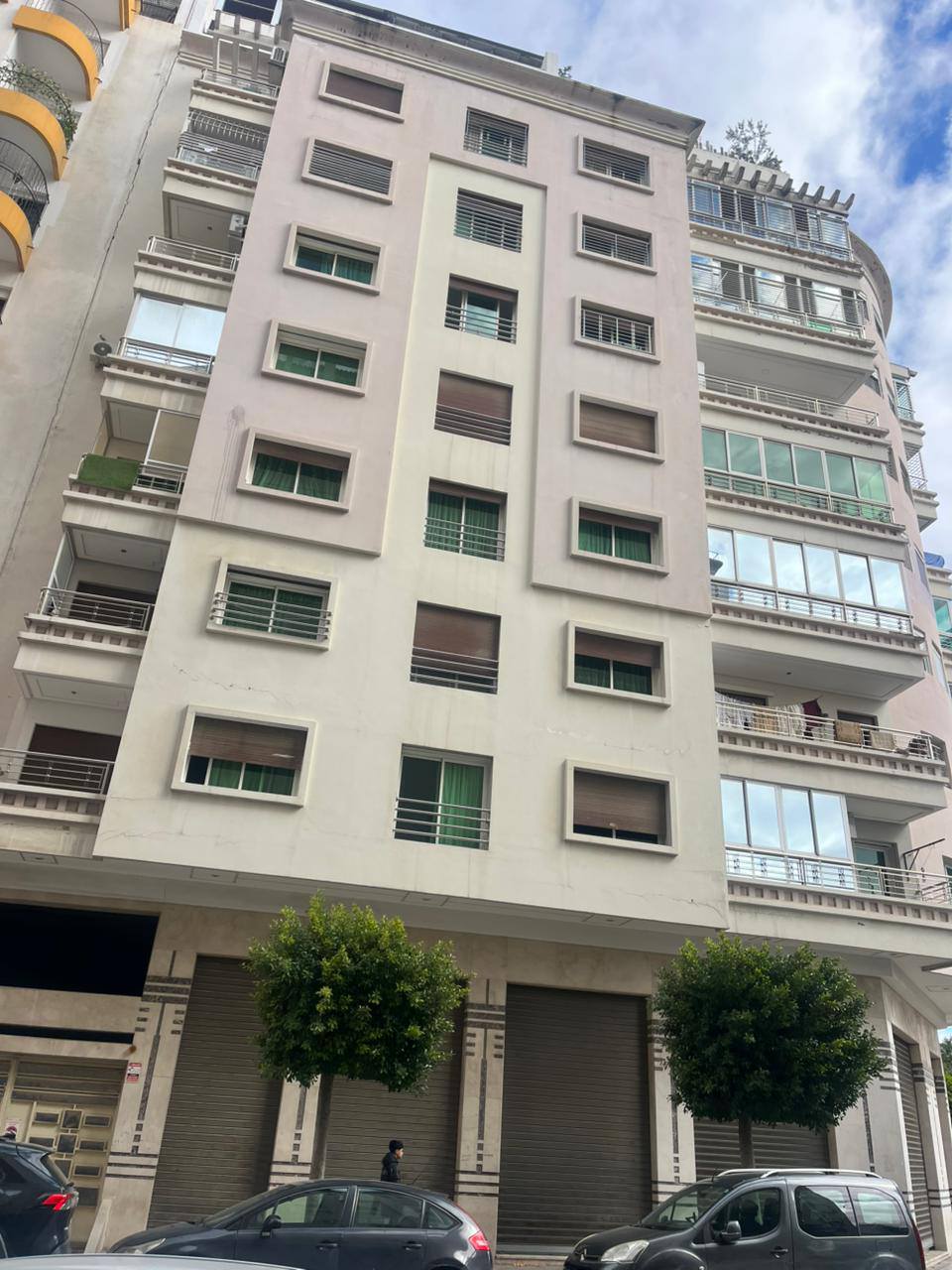 شقة للبيع قرب وسط المدينة أمام كلينيك السلام