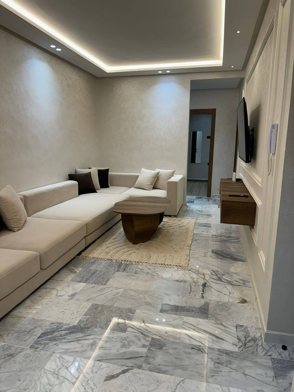 شقةً مفروشة فاخرة بالطابق الثاني للكراء الشهري