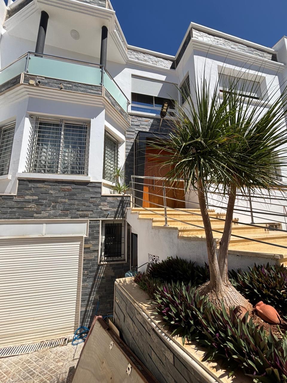 villa vue sur mer .superficie bâti 390 m,sur un terrain de 258m