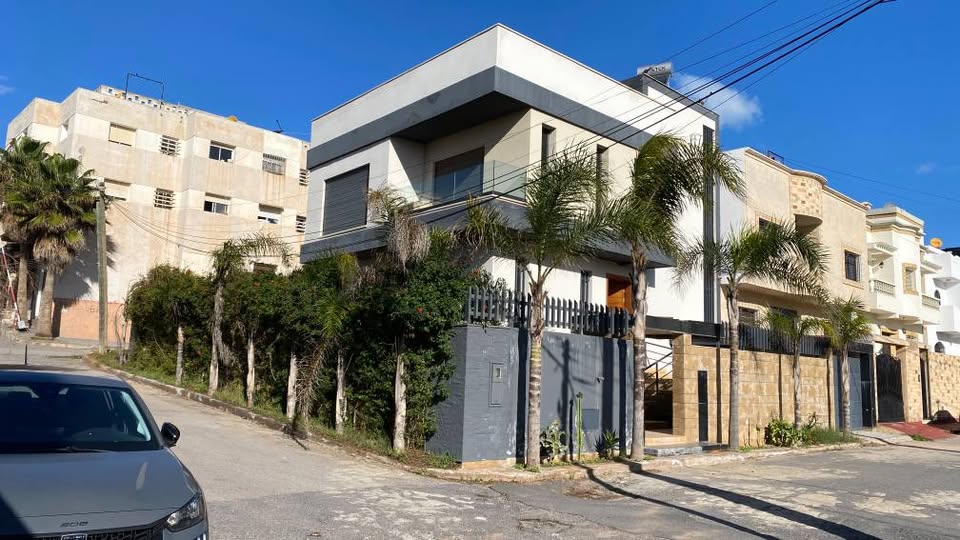 Villa à vendre Salé – Villa moderne R+2 à 3 façades, opportunité rare 