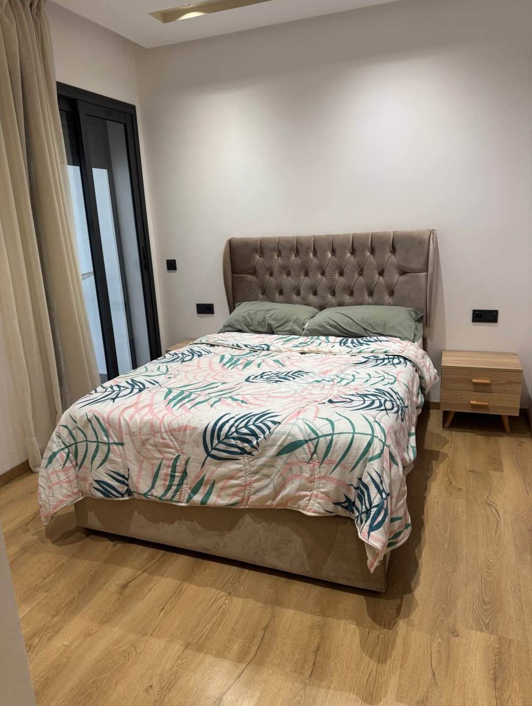 Dans une résidence de haut standing, sécurisée et parfaitement entretenue, découvrez ce superbe studio de 54 m², alliant confort, fonctionnalité et qualité de vie.