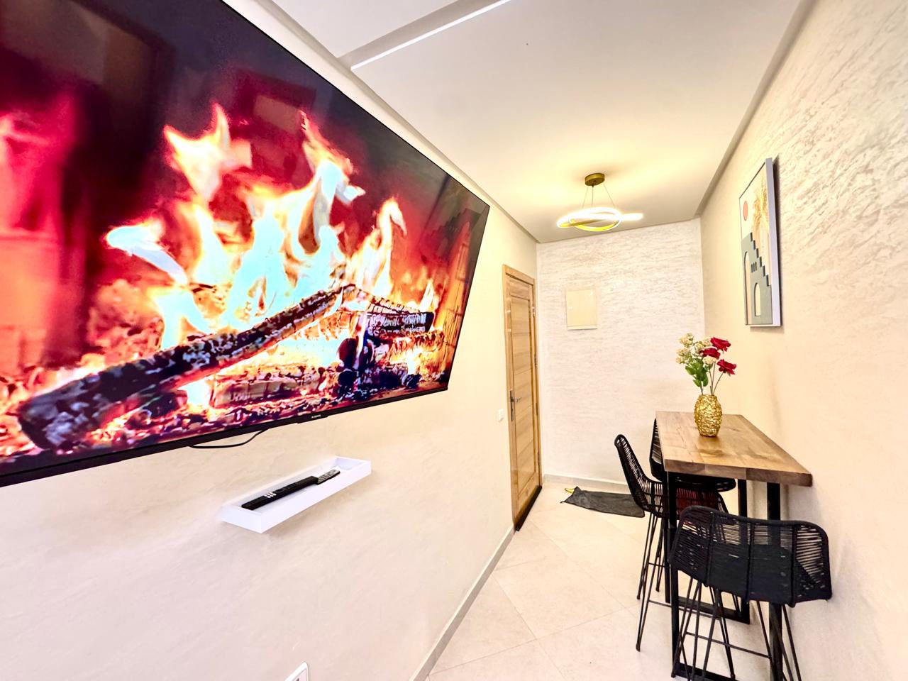 STUDIO NEUF AVEC TERRASSE ET JACUZZI À LOUER