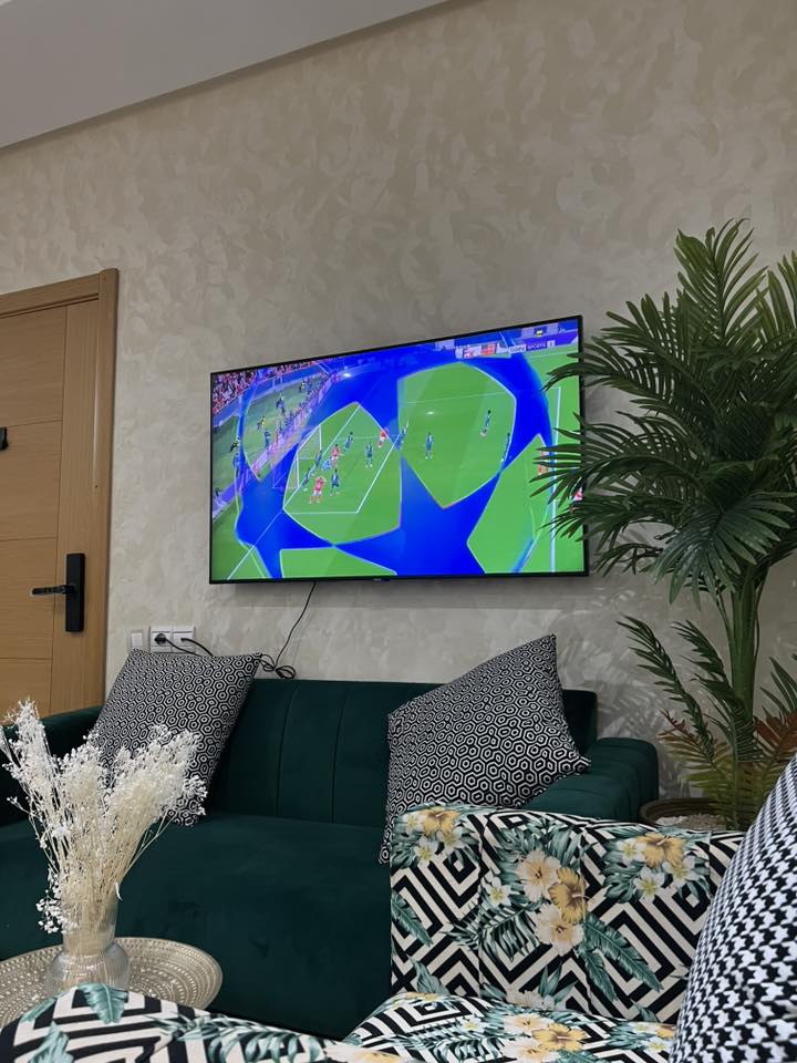 je met en location journalière mon jolie Appartement cosy au 2ème étage avec ascenseur dans une résidence sécurisée haut standing avec 2 grandes piscines à Bouznika kettani.